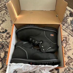 New in box Timberland pro men’s steel toed boot